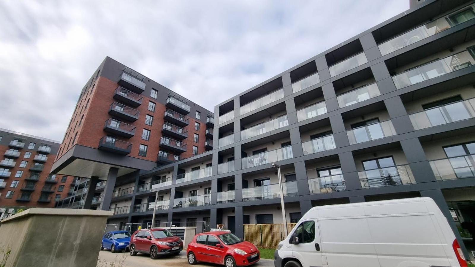 New #Madalinskiego57 - City Center, New Bulding, 2 Bedrooms, 2X Double Beds And A Fold-Out Sofa, Separate Kitchen, Air Conditioning, Balcony, Underground Parking, Self Check In 24H, Internet, Netflix, Coffee Machine, Washing Machine,1 Km To The Railw ヴロツワフ エクステリア 写真